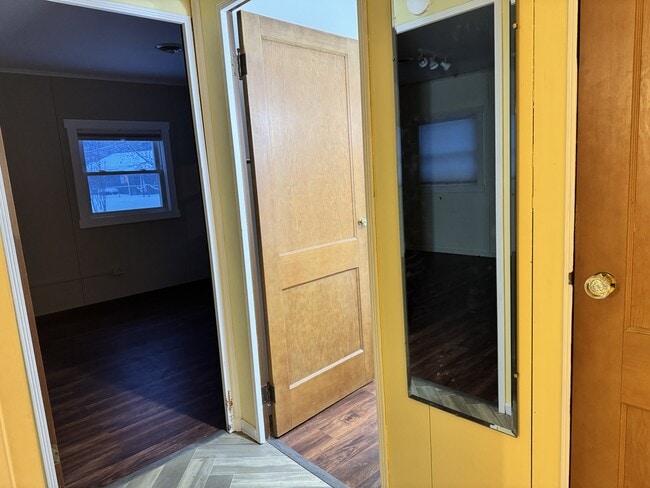 Building Photo - 43 Pleasant View St