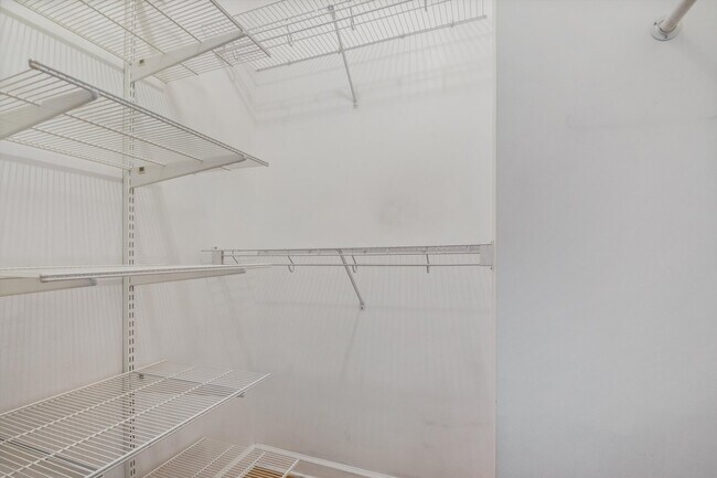 Building Photo - 5 E 14th Pl