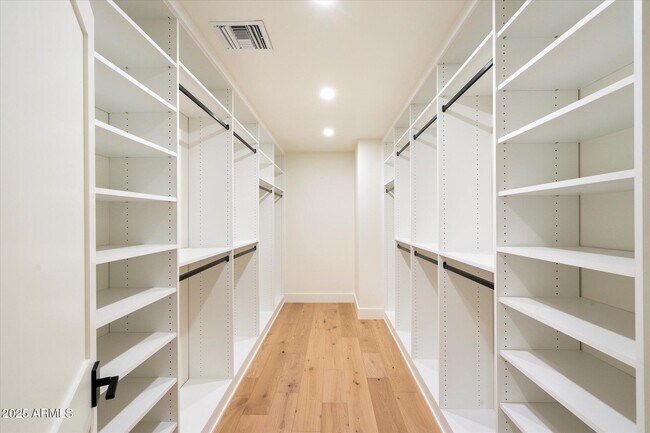 Building Photo - 7553 E Woodshire Cove
