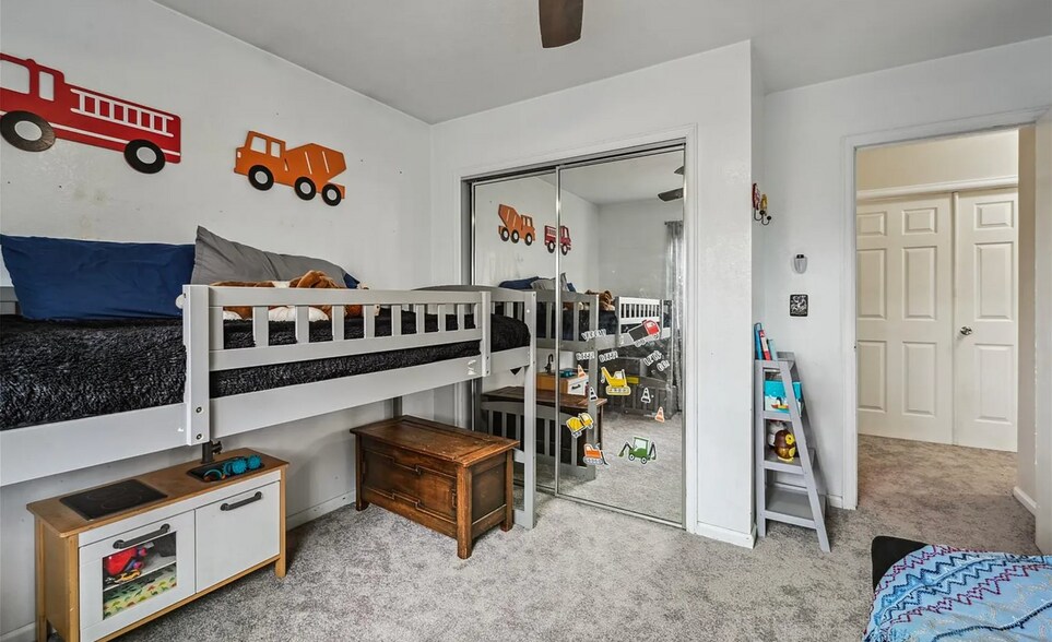 Building Photo - 646 S Joplin St