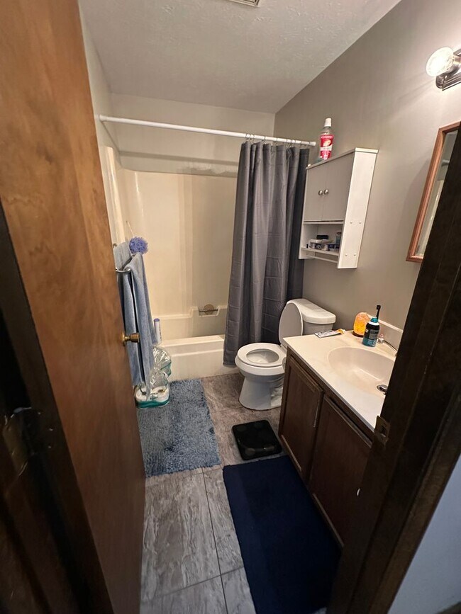 Building Photo - Radford Townhome 2 Bedroom, 1 Bathroom Ava...