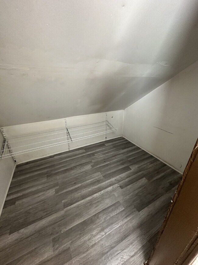 Building Photo - 121 Hackett St