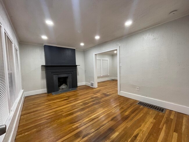 Building Photo - 3257 Blaine St