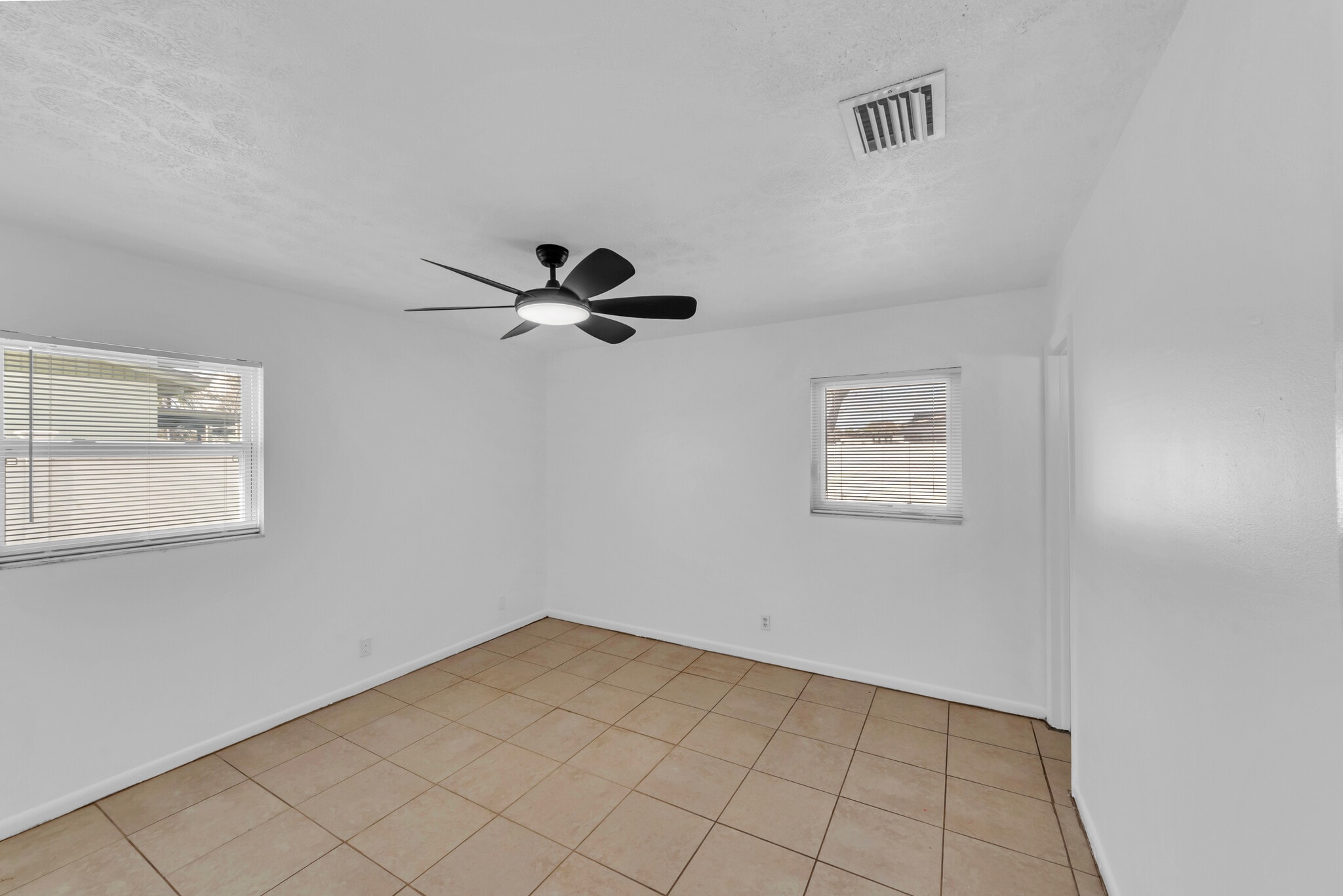 Building Photo - 6013 W Knox St