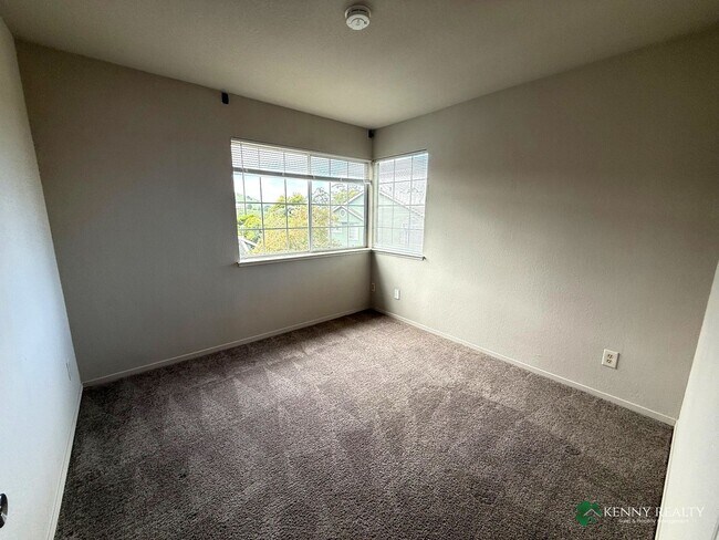 Building Photo - Remodeled 2-Bedroom Home with City Views in Daly City
