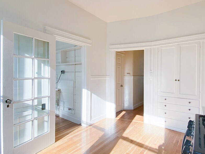 Building Photo - 527 Union St