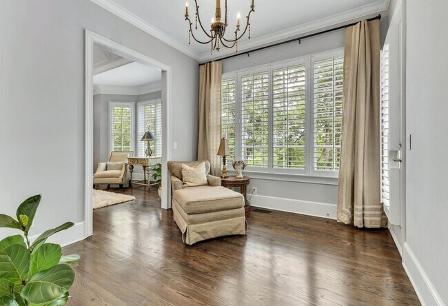 Building Photo - 12 Medalist Ct