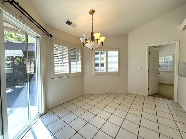Building Photo - 19 Goldeneye Ct