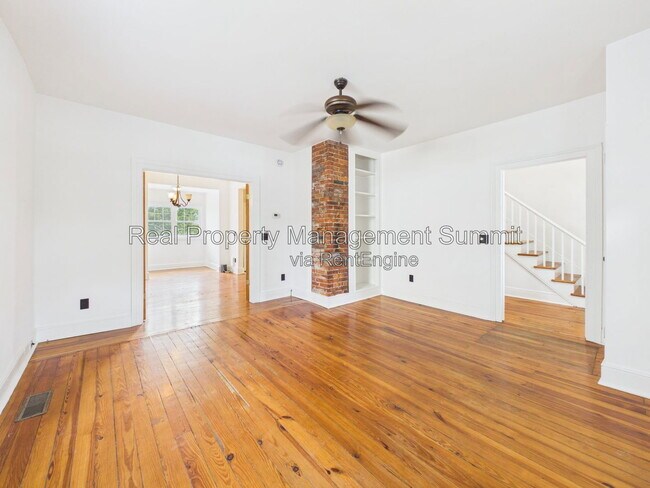 Building Photo - 523 Marquis St