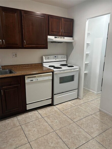 Building Photo - 7901 Colony Cir S
