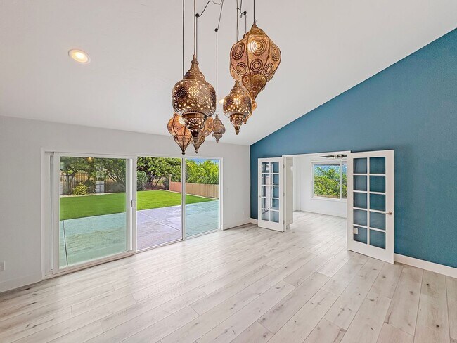 Building Photo - Spacious 5BD/4BA Poway Home with Hill View...