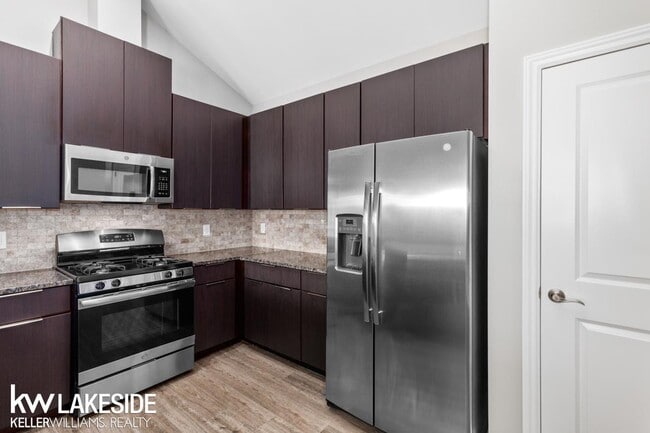 Building Photo - 45738 Utica Park Blvd