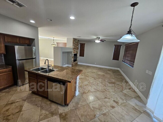 Building Photo - 3936 E Minton St