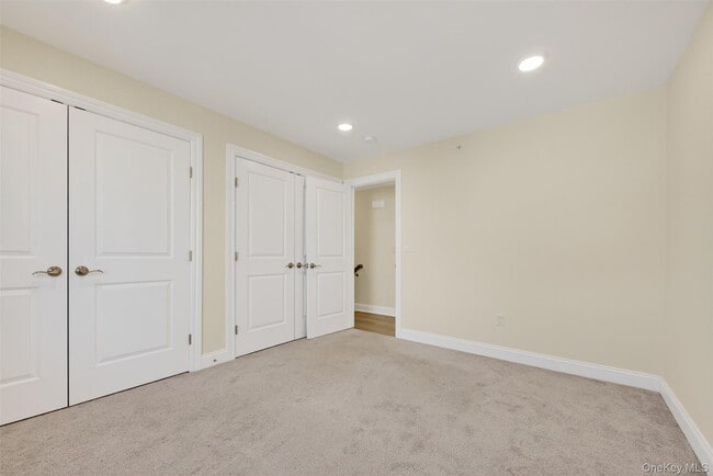 Building Photo - 402 Sacandaga Loop