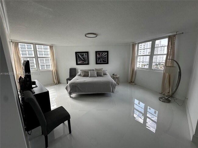 Building Photo - 2851 S Ocean Blvd