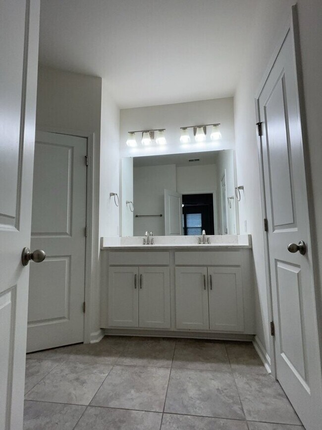 Building Photo - 3084 Adventure Way