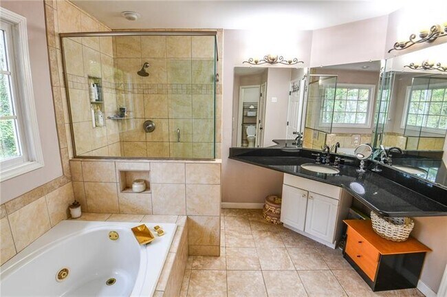 Building Photo - 1865 Oak Tree Hollow