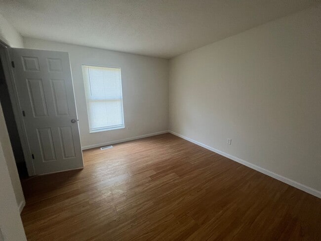 Building Photo - 4-bedroom 1.5 baths house near I-44