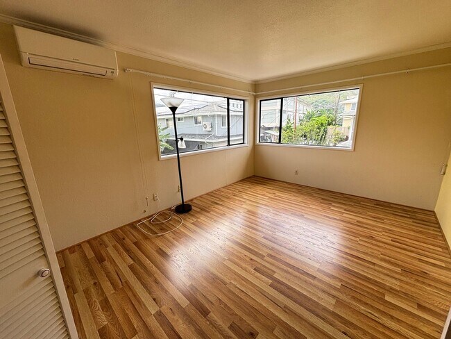 Building Photo - 2 Bedroom 1.5 Bathroom 2 Parkings at Nuuanu Streamside Spacious Ground Floor Unit Available Now!