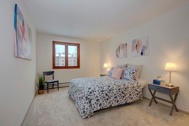 Building Photo - 4350 Trenton Ln N