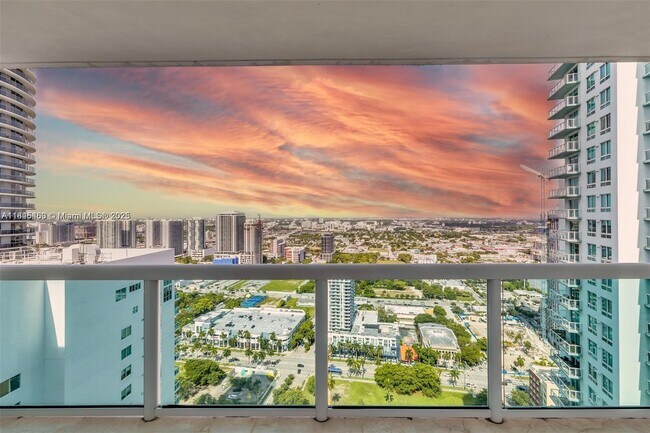 Building Photo - 1800 N Bayshore Dr