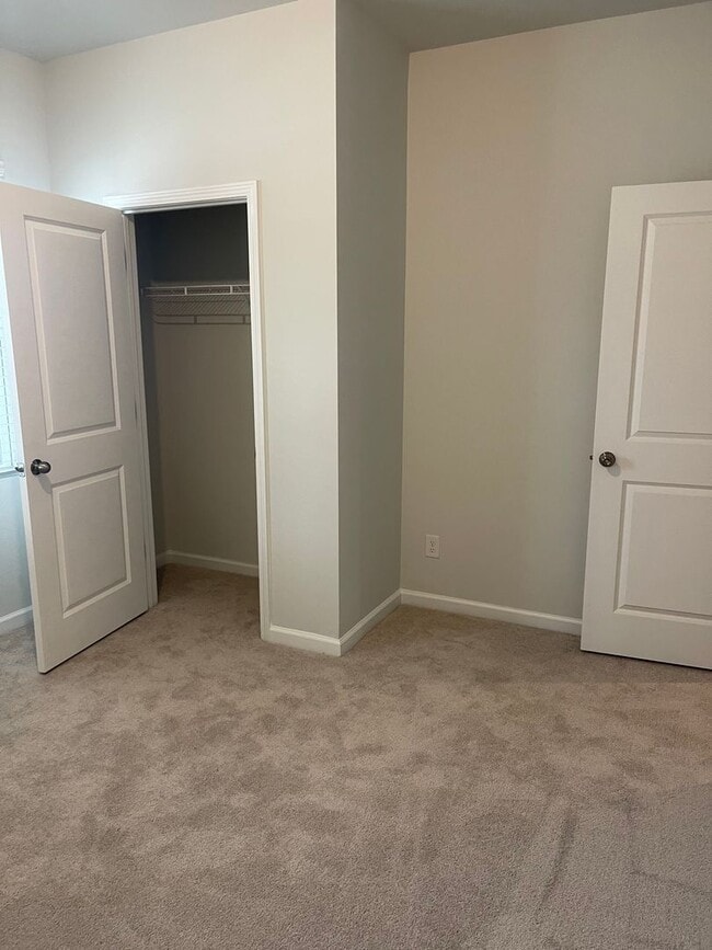 Building Photo - 4 bed 2 bath home in Heartwood!