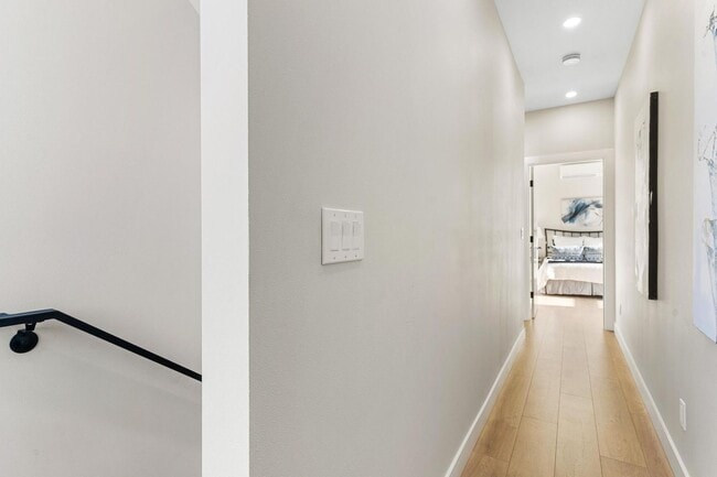 Building Photo - Gorgeous Brand New Construction w/ Rooftop Deck! 3 Bed 2.5 Bath Seattle Home
