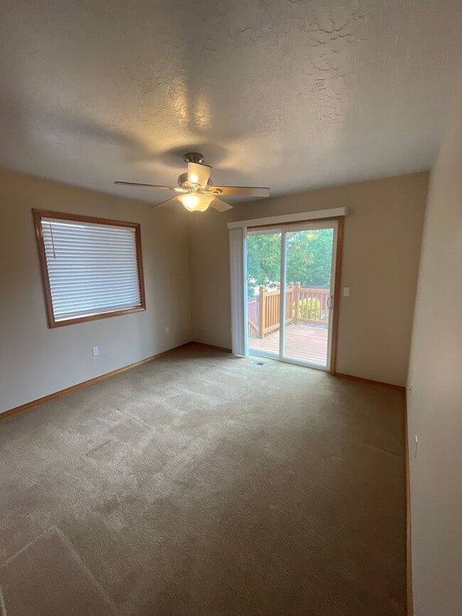 Building Photo - 3 Bedroom home in Albany!