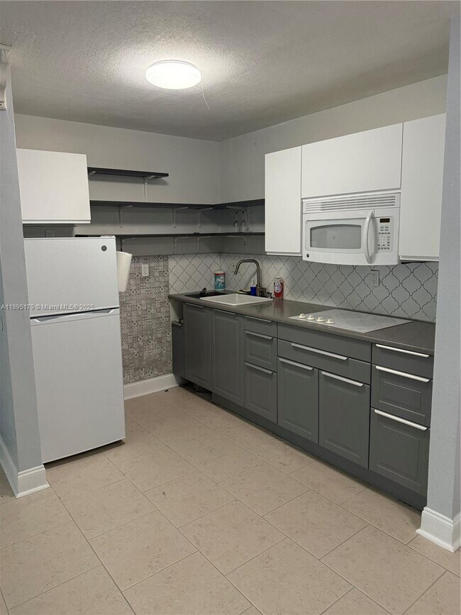 Building Photo - 15500 SW 80th St