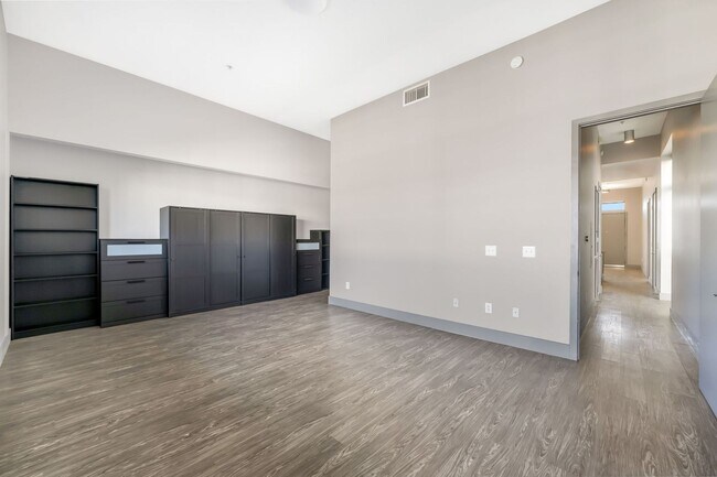 Building Photo - 2775 W Pebble Rd