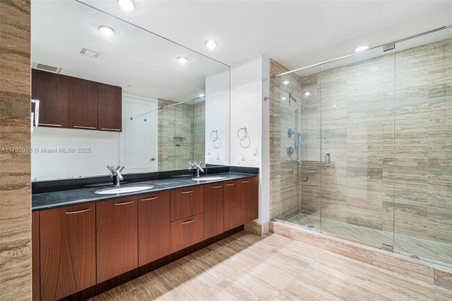 Building Photo - 16001 Collins Ave