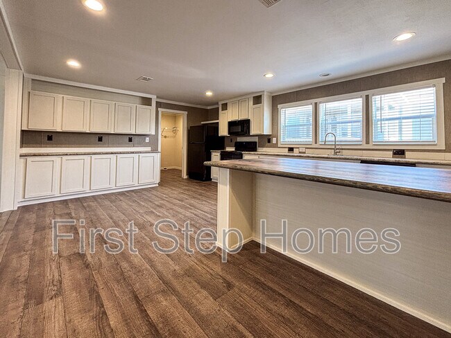 Building Photo - 1402 Cotopaxi St