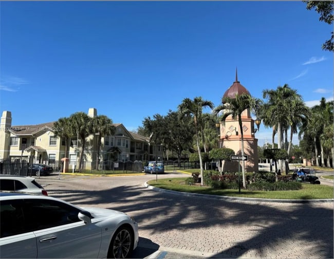 Building Photo - 811 Belmont Ln