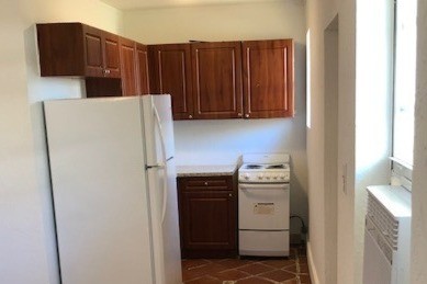 Primary Photo - 1027 N H St