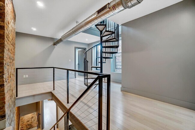 Building Photo - 1534 Republic St