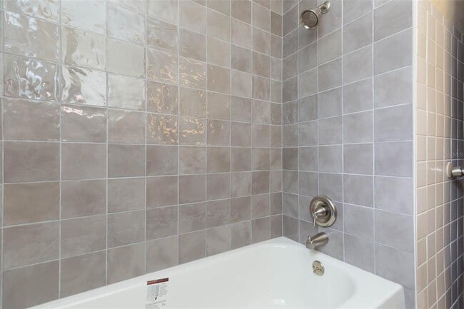 Building Photo - 1809 E Henry Ave