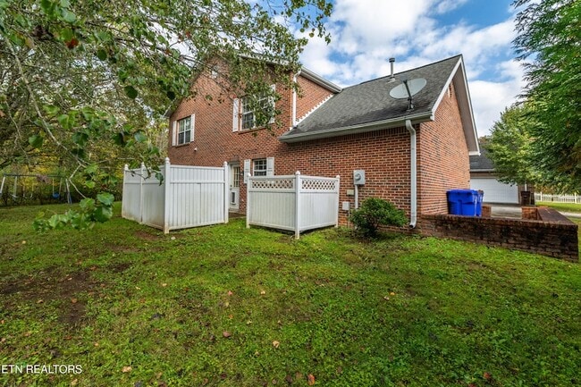 Building Photo - 203 Sweetgum Ln