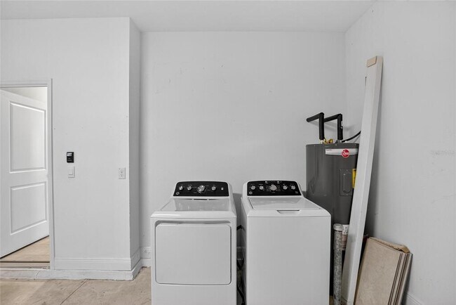 Building Photo - 2546 Warren Acrs Blvd