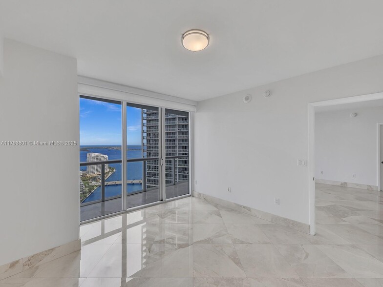 Building Photo - 475 Brickell Ave