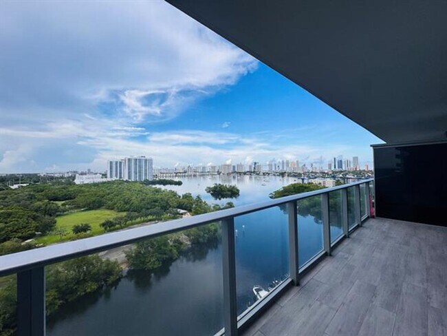 Building Photo - 16385 Biscayne Blvd