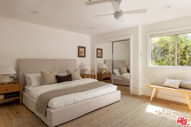 Building Photo - 911 7th St