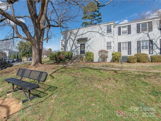 Building Photo - 220 Wakefield Dr