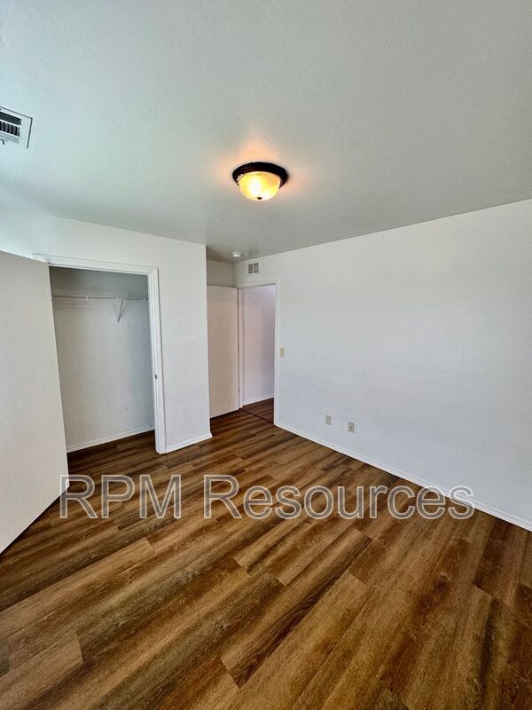 Building Photo - 7404 Park Meadow Dr