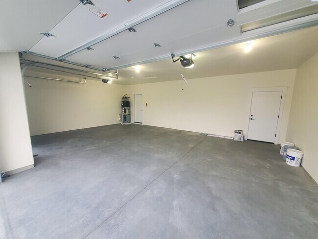 Building Photo - 4175 N Clover Rd
