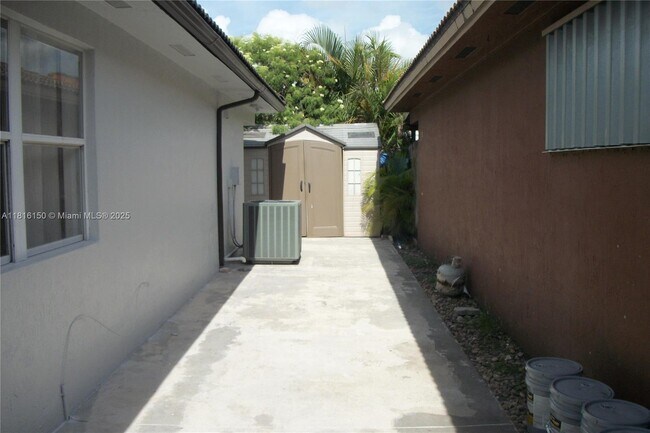 Building Photo - 7230 W 34th Ct