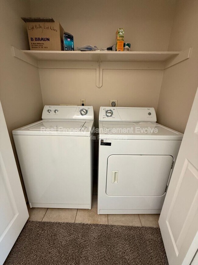 Building Photo - 750 E Northern Ave