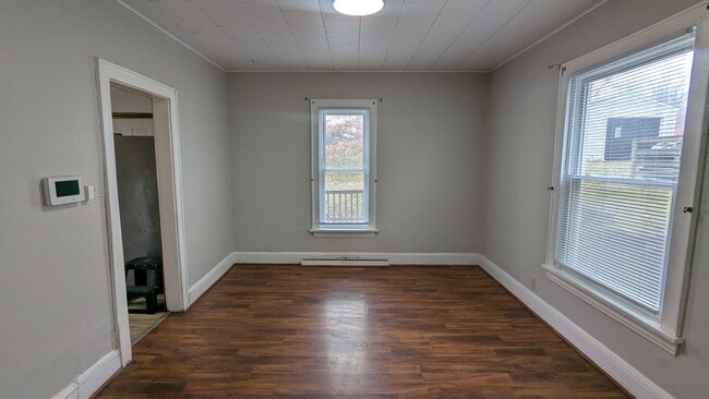 Building Photo - Charming 3-bedroom, 1.5-bathrooms home located in the heart of Akron