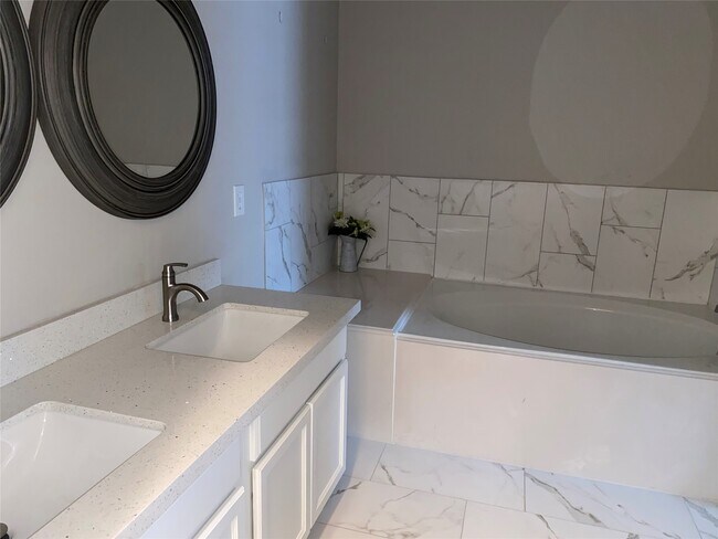 Building Photo - 2249 Waxwing Dr