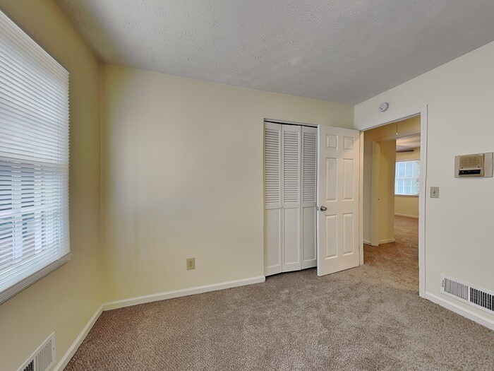 Building Photo - 105 Feldwood Pines St