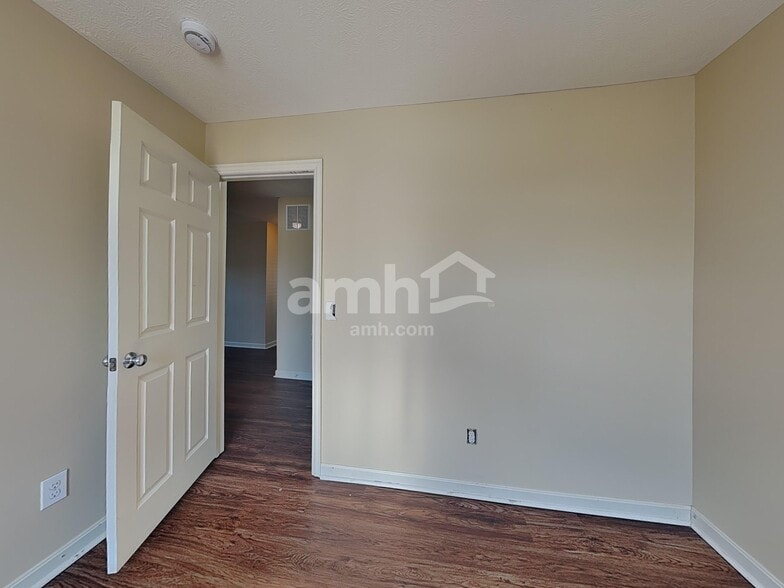 Building Photo - 924 Fresno St